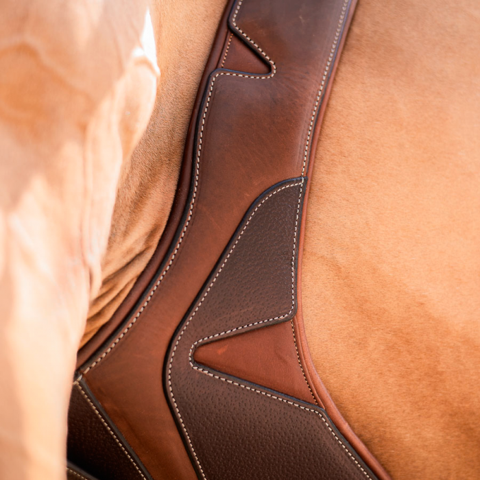 Flexmotion jumping belly guard girth